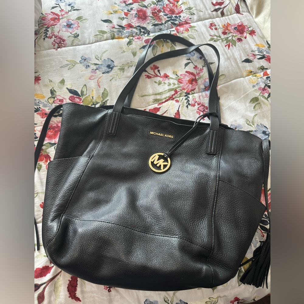 🎉SOLD🎉Michael Kors Aushbury Black Leather Large Shoulder Bag